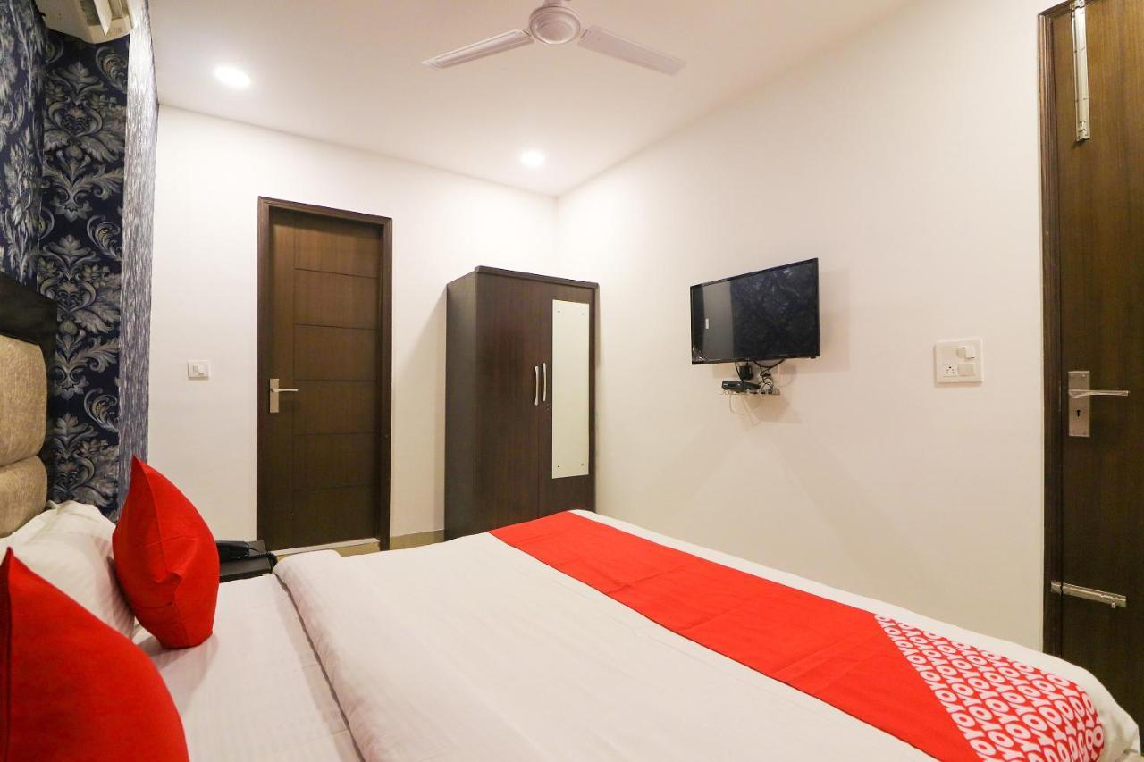โอโย 63841 ไวท์ ออร์คิด Hotel Indraprast ภายนอก รูปภาพ